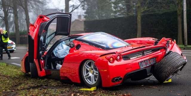 В Нидерландах механик разбил об дерево Ferrari Enzo за $3 млн