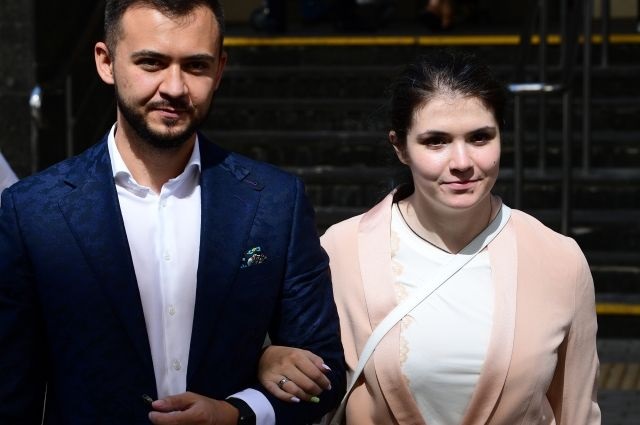 Замужество и УДО. Что сейчас происходит с Варварой Карауловой
