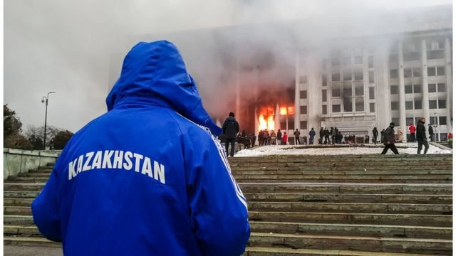 Госпереворот или победа Назарбаева: придворный политолог рассказал «правду»