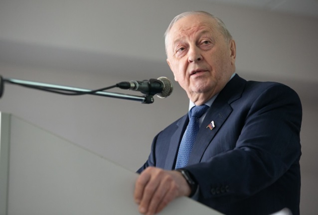 Эдуард Россель предложил «стрелять» педофилов, чтобы не содержать их за счет бюджета