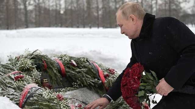 Путин посетил могилу умершего в блокаду брата