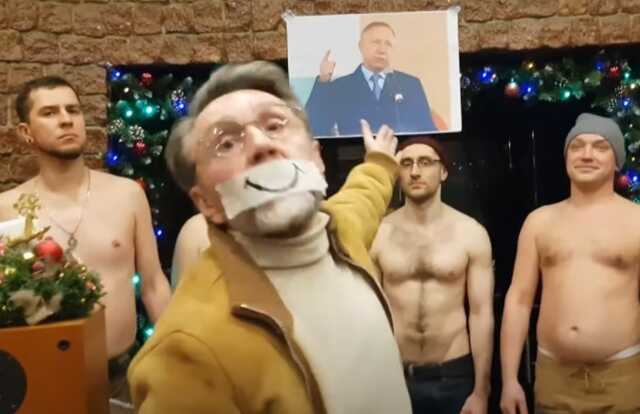 Шнуров прокомментировал видео о привозном мусоре в клипе «Пока так»