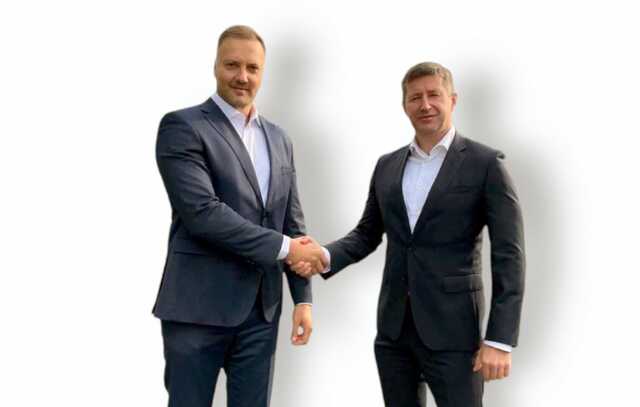 Вячеслав Домбровский, Сандис Гиргенс и iPhone XR