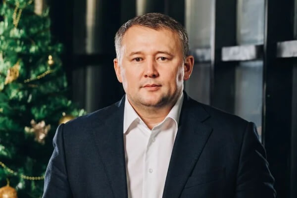 Дамдинцурунов "против": удастся ли политику усидеть на двух стульях?
