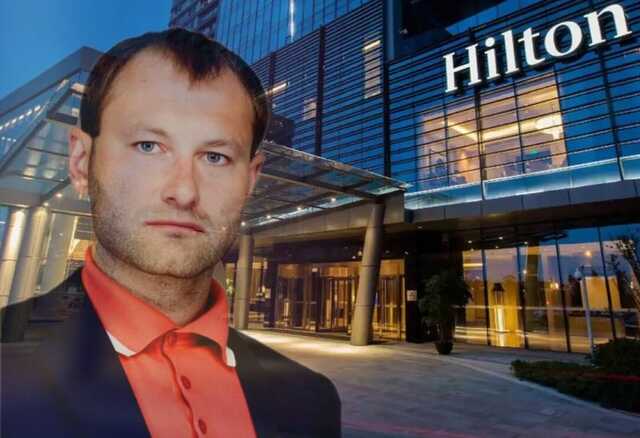  Hilton by  :   ?