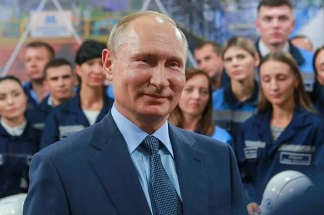 Путин запретил вывозить из страны больше $10 тыс. в иностранной валюте