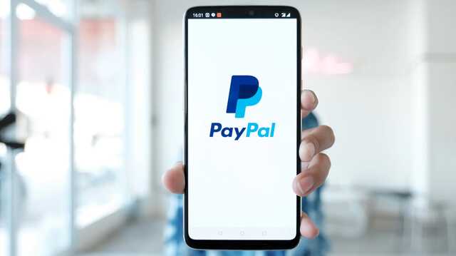 PayPal приостанавливает работу в России