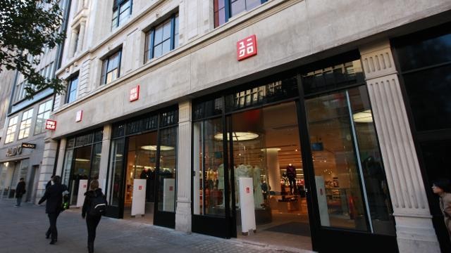 Японский бренд одежды Uniqlo заявил, что не планирует уходить из России