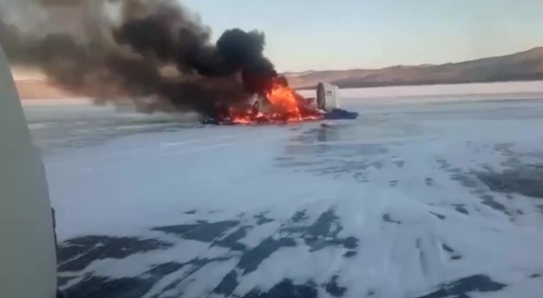 Появилось видео с последствиями столкновения катера и внедорожника на Байкале