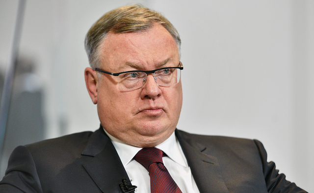 Прикрыть тылы: Костин "простил" долги Пугачеву?