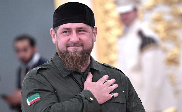 Песков извинится? Кадырову вручили погоны генерал-лейтенанта