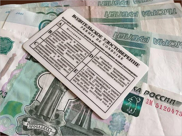 Экзамен не сдан: экс-сотрудника ставропольской ГИБДД будут судить за взятки