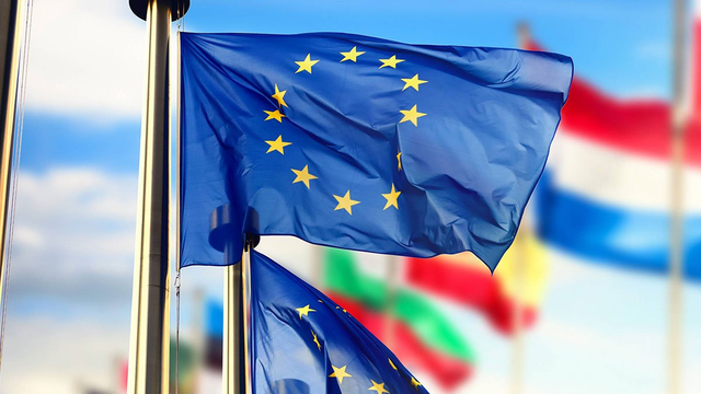 Европейский союз запретит импорт российской нефти и отключит «Сбербанк» от SWIFT