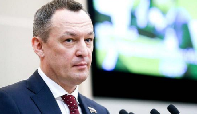 Бывший госдеп Алексей Бурнашов кается за побитого полицейского