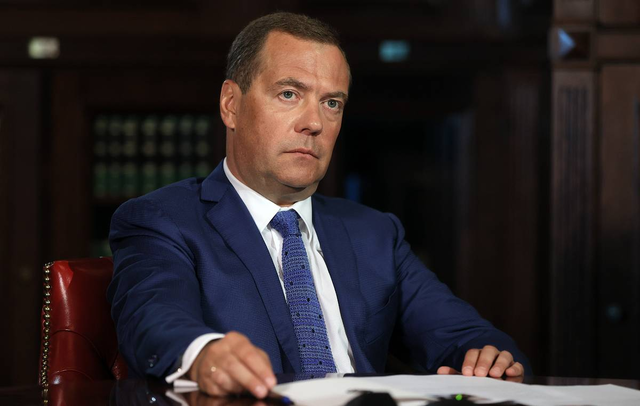 Медведев "возвращается" с Собяниным: а где был Мишустин?