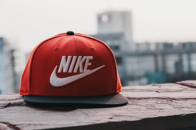 Американский производитель обуви и одежды Nike уходит из России