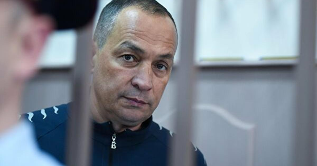 Жену и детей опального Шестуна хотят выгнать из дома
