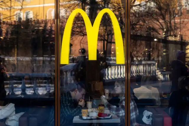 «Грустно и язва»: в сети обсуждают название домена российской «дочки» McDonald’s