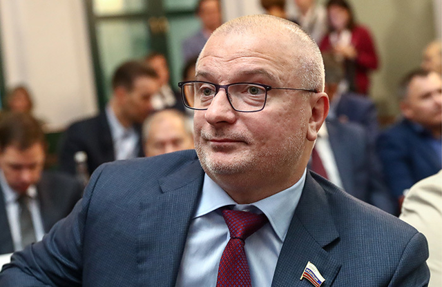 В Совфеде высказались за оплату металлов в рублях