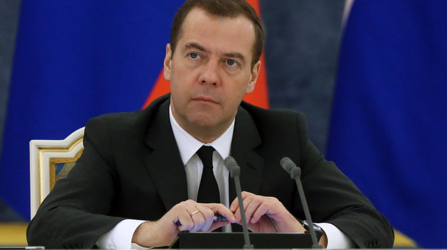 Медведев пригрозил несогласным россиянам, чтобы скорее уезжали в Германию