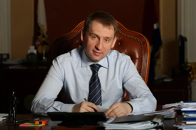 Зачем министр Александр Козлов требует по 20 миллионов «с носа»?