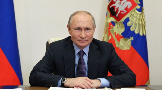 Путин присвоил главе МЧС Куренкову звание генерал-лейтенанта