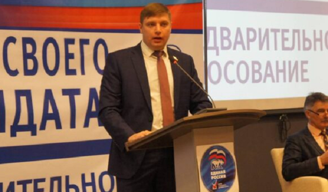 Депутат-браконьер Виталий Здебский украл у детей библиотеку и превратил в рюмочную