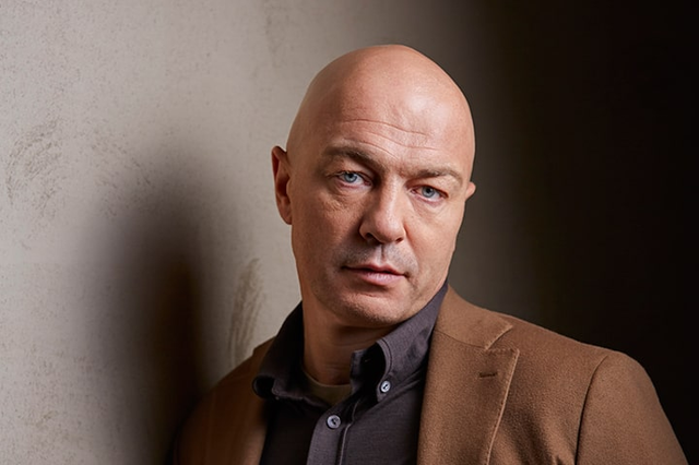 «Офшорный» издатель Олег Новиков зачищает Интернет от своей преступной биографии