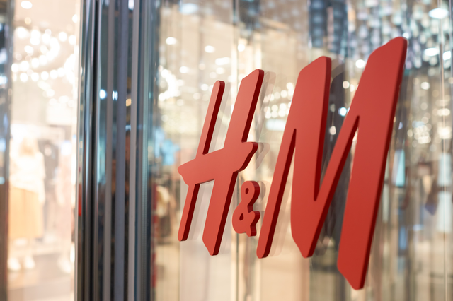 На H&M подали в суд за дискриминацию российских покупателей