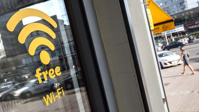 Россиян предупредили об опасности подключения к Wi-Fi в кафе и ресторанах