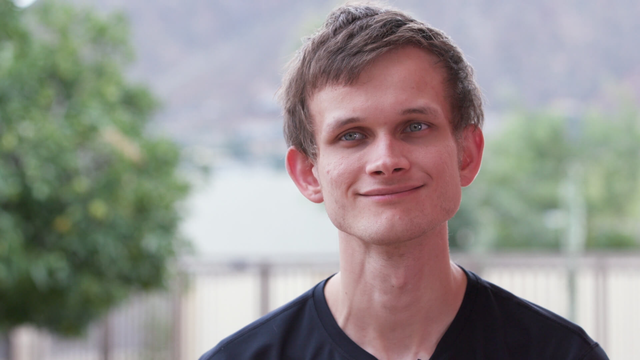 Создатель криптовалюты Ethereum Виталик Бутерин показал содержимое рюкзака