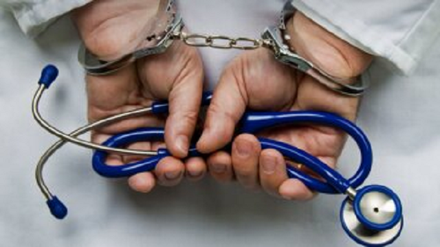 Похитивший 100 миллионов рублей главврач российской клиники осужден условно