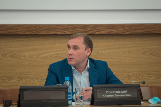 Богатенький, влиятельный единоросс Покровский и его надменная семейка захватывают город