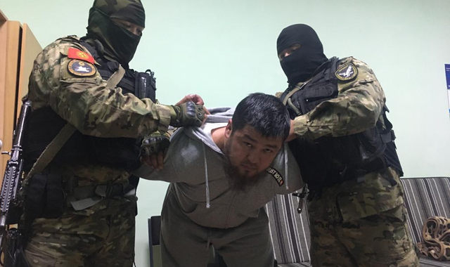 Появилось видео попытки спецназа Киргизии задержать авторитета Чынгыза Жумагулова