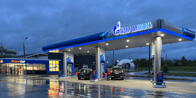 Сын сенатора стал владельцем магазинов на заправках «Газпромнефти»