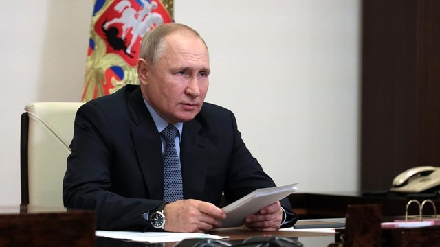 Путин дал срочникам право заключать контракт о службе в ФСБ