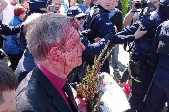 В Польше возбудили уголовное дело из-за нападения на посла России в день победы
