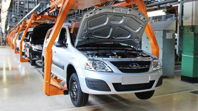 «АвтоВАЗ» произведет ограниченную партию Lada Largus из скопившихся на складах запчастей