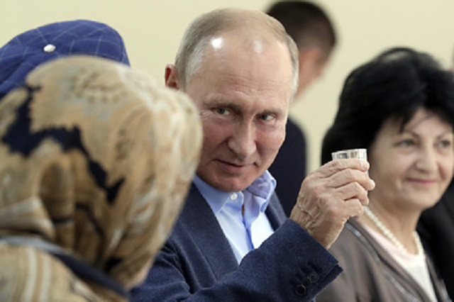 Путин сравнил кока-колу и иван-чай