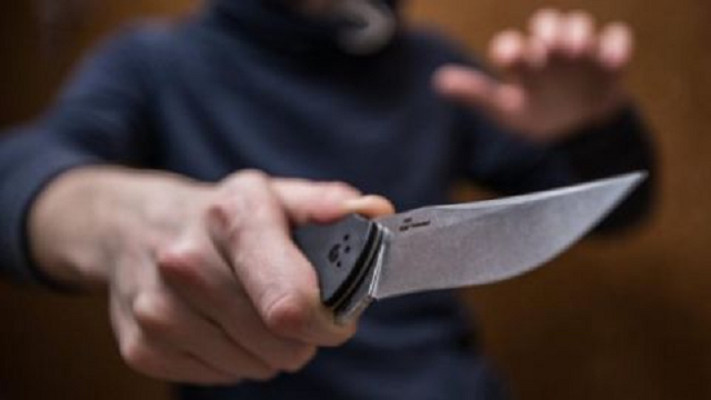 Мужчина с ножом напал на туристов в российском городе