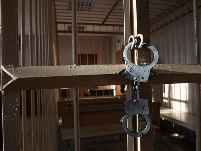 Российского следователя осудили за вымогательство взятки у подозреваемого