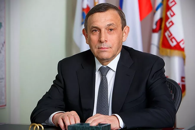 «Золотой парашют» для Евстигнеева