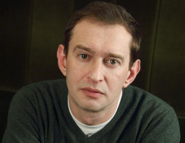«Театр тебя всегла примет»: Константин Хабенский с пониманиев отнесся к увольнению Белого