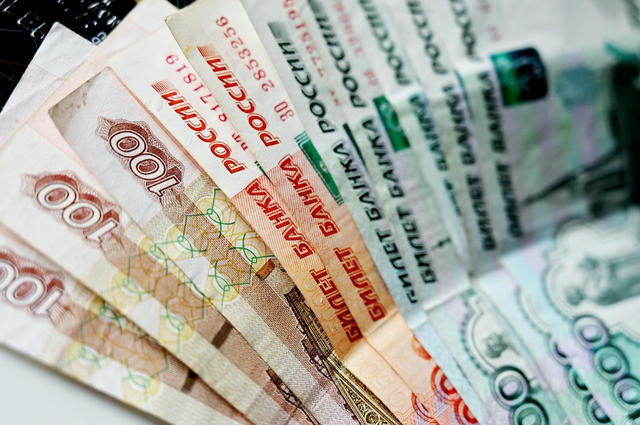Почти половина россиян верит в денежные приметы