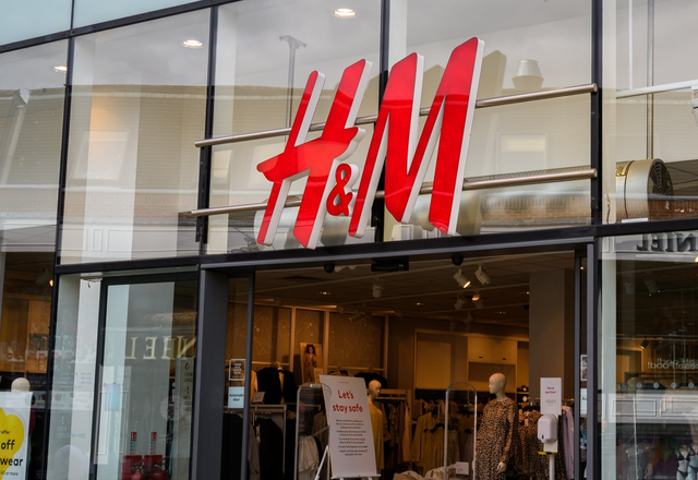 В открывшиеся магазины H&M в Москве выстроились гигантские очереди