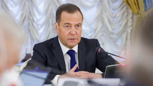 Медведев пообещал «отомстить» после удаления YouTube-канала «Гоблина»