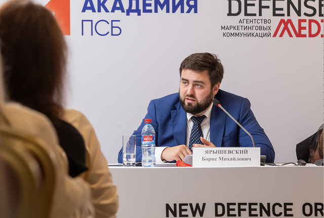 Клан Фрадковых распространяет свое влияние на финансовую систему страны