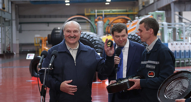 Китайский "Минск": Лукашенко отругал директора мотозавода за провал импортозамещения