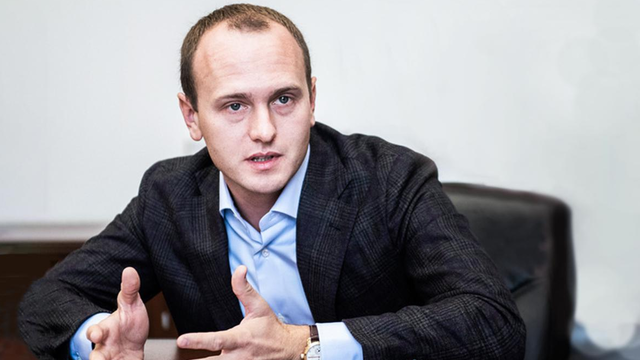 «Жертва» западных санкций жалуется, что впал в нищету, но домой — ни ногой