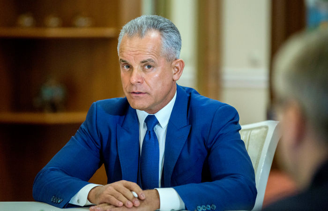 Владимира Плахотнюка выселили из города Сье